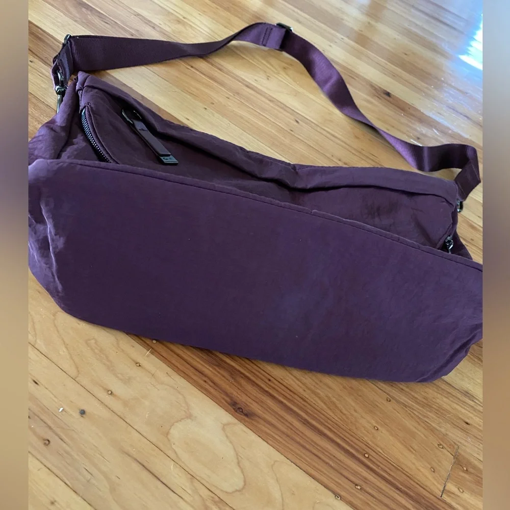 Lululemon Festival Bag, 10L, like new - Picture 4 of 12
